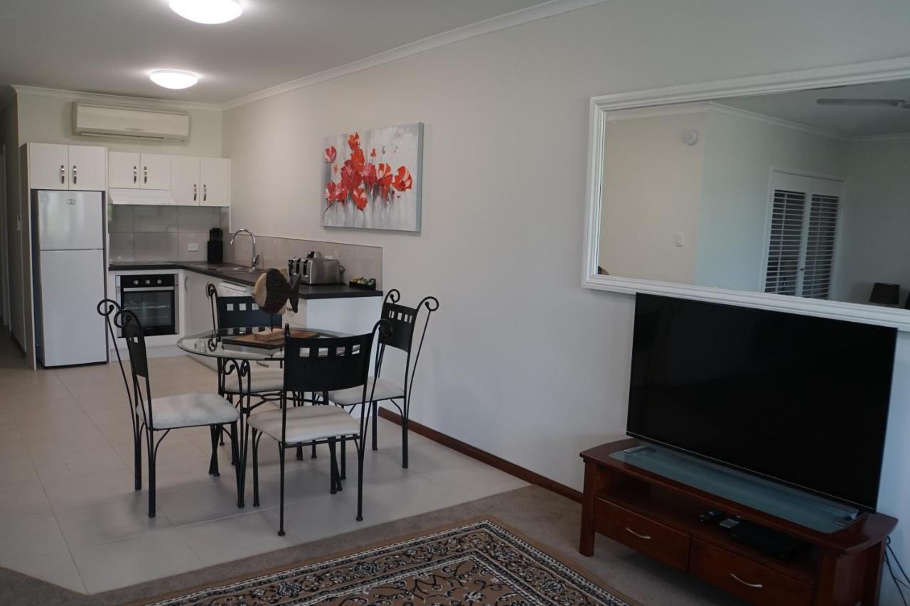 Airlie Seaview Apartments Airlie Beach Extérieur photo