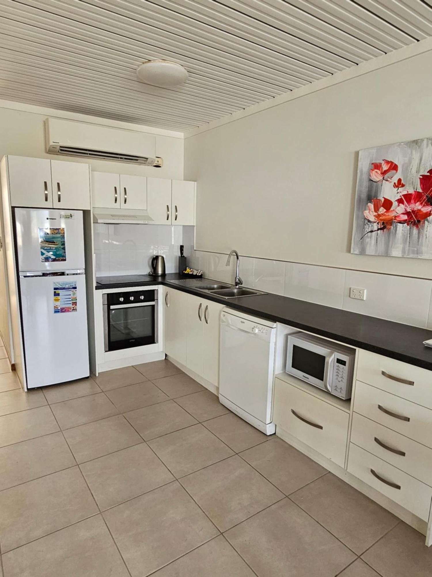 Airlie Seaview Apartments Airlie Beach Extérieur photo