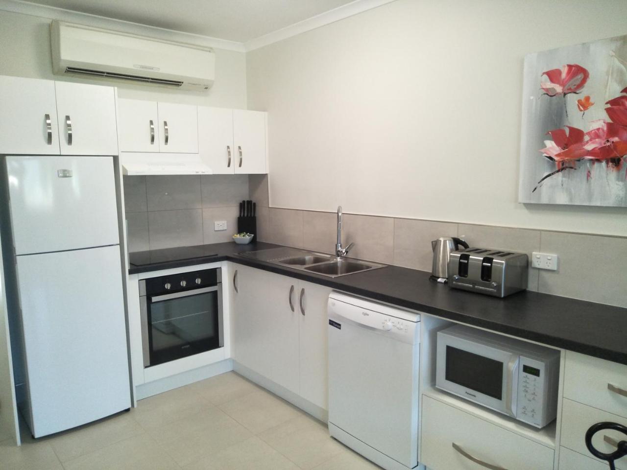 Airlie Seaview Apartments Airlie Beach Extérieur photo