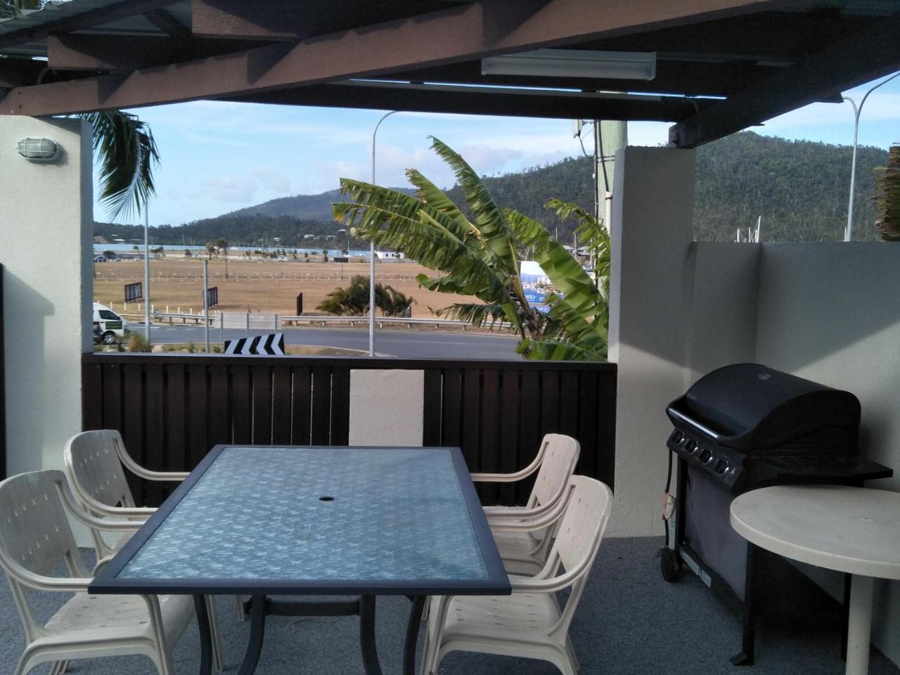 Airlie Seaview Apartments Airlie Beach Extérieur photo