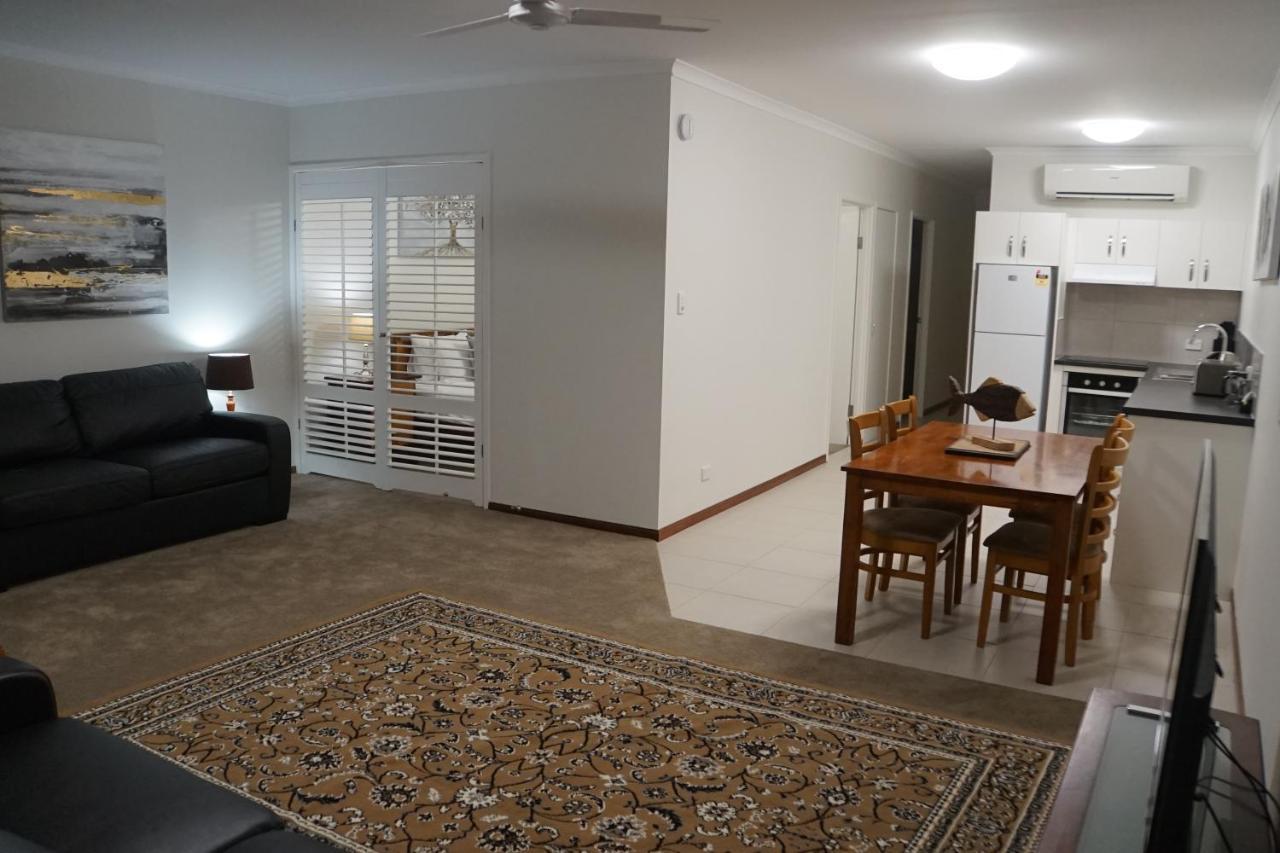 Airlie Seaview Apartments Airlie Beach Extérieur photo
