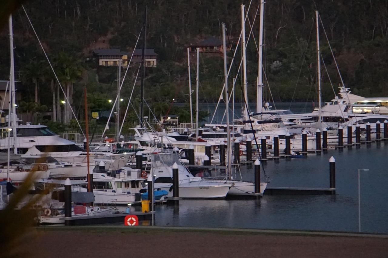 Airlie Seaview Apartments Airlie Beach Extérieur photo